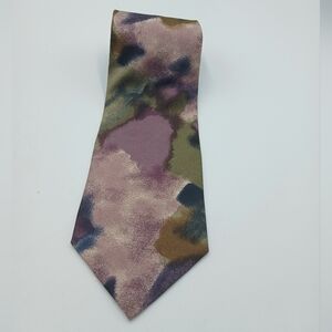Guess 100% Italian Silk Mens Watercolor Pattern Tie in Mauve, Olive, Navy